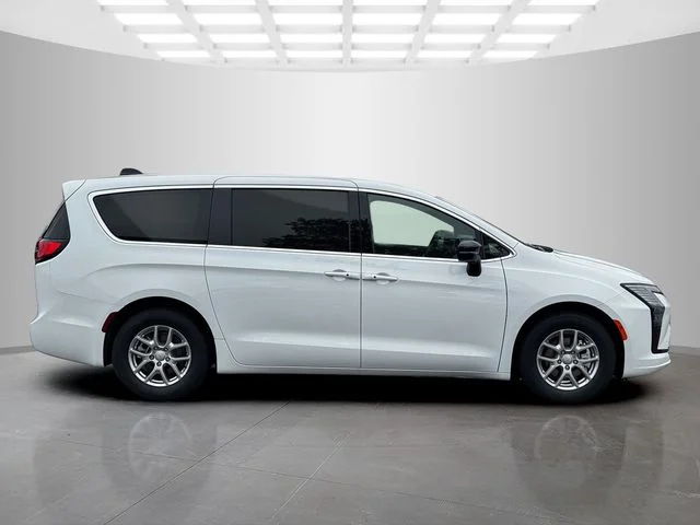 New 2027 Bright White Clear-Coat Exterior Paint Chrysler Select image 8
