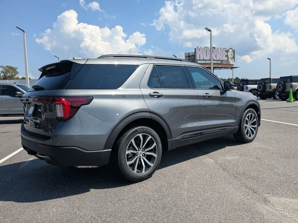 New 2027 Carbonized Gray Metallic Ford ST-Line image 4