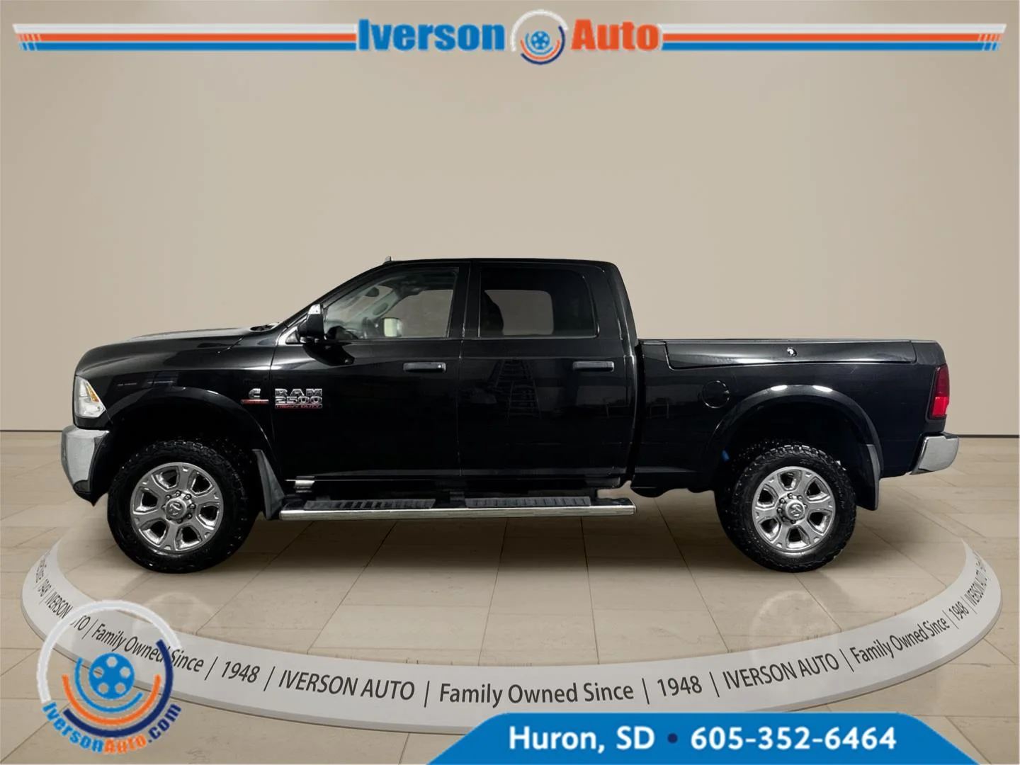 Used 2016 Brilliant Black Crystal Pearlcoat Ram Outdoorsman image 5