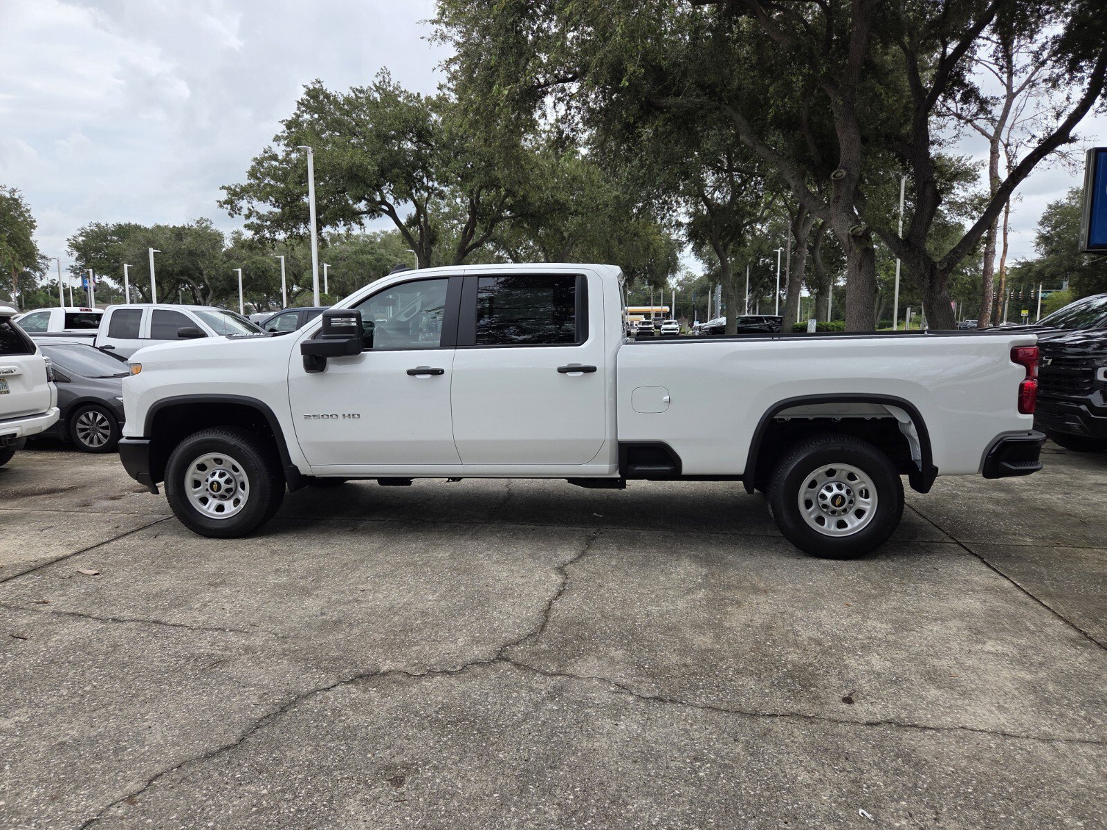 New 2026 Summit White Chevrolet WT image 4
