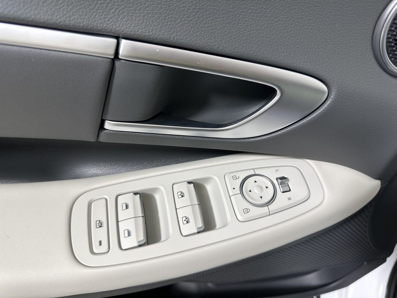 New 2026 Serenity White Hyundai SEL Sport image 11