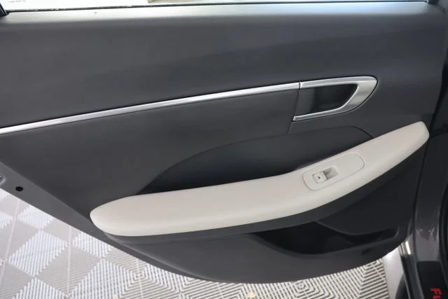 Used 2023 Gray Hyundai SEL image 26