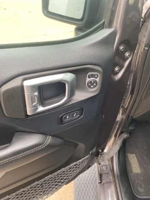 Used 2019 Granite Crystal Clearcoat Metallic Jeep Unlimited Sahara image 26