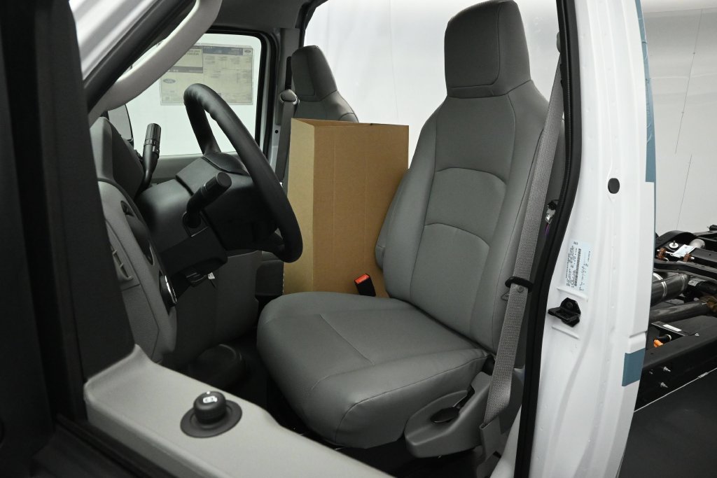 New 2027 White Ford Base image 7