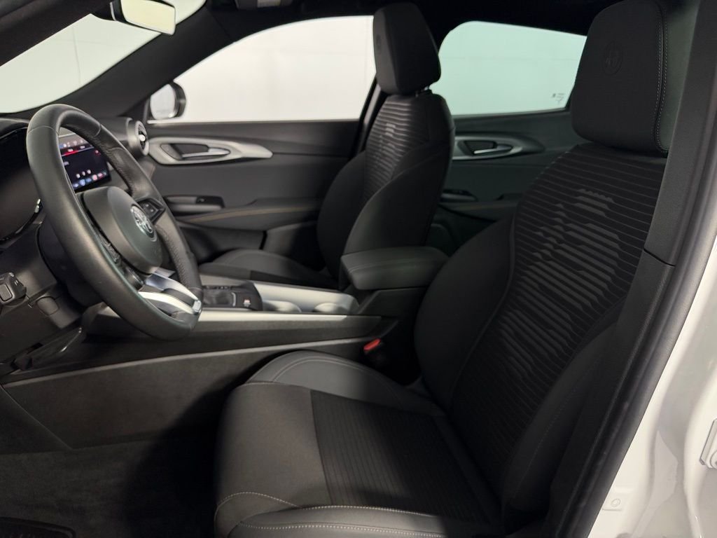 Used 2025 White Alfa Romeo Base image 21