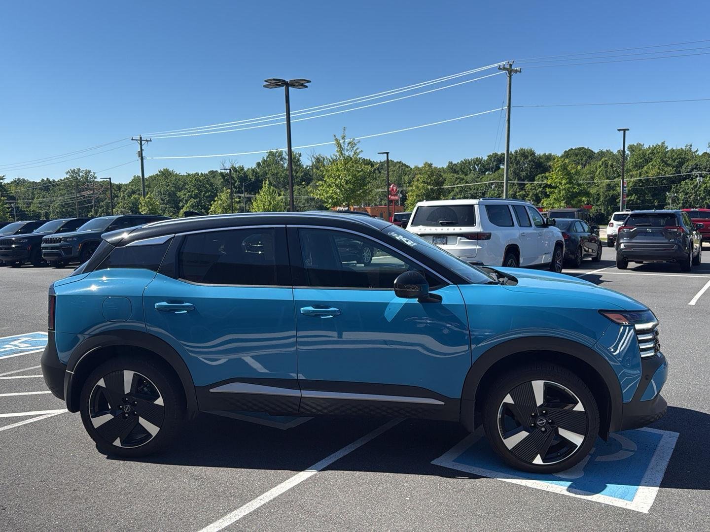 Used 2025 Arctic Ice Blue Metallic/Super Black Nissan SR image 4