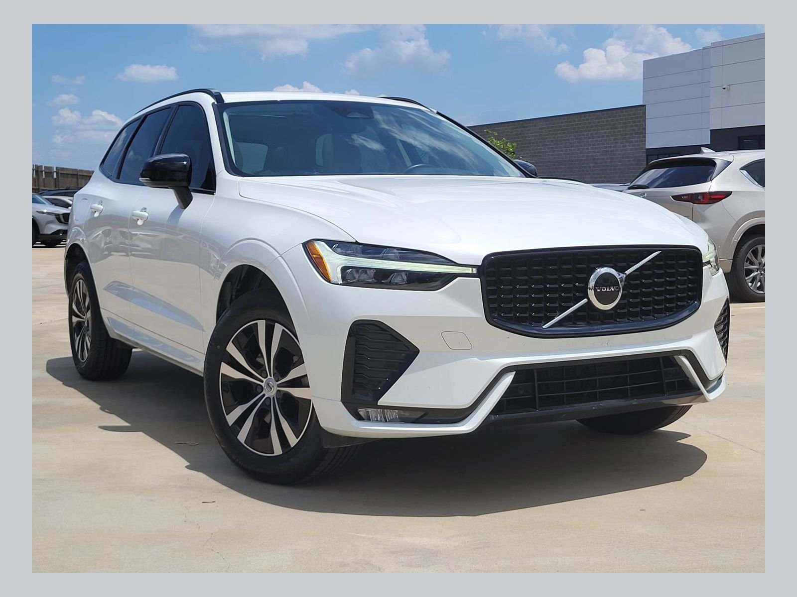 2024 Volvo XC60 B5 Core Dark Theme AWD's photo