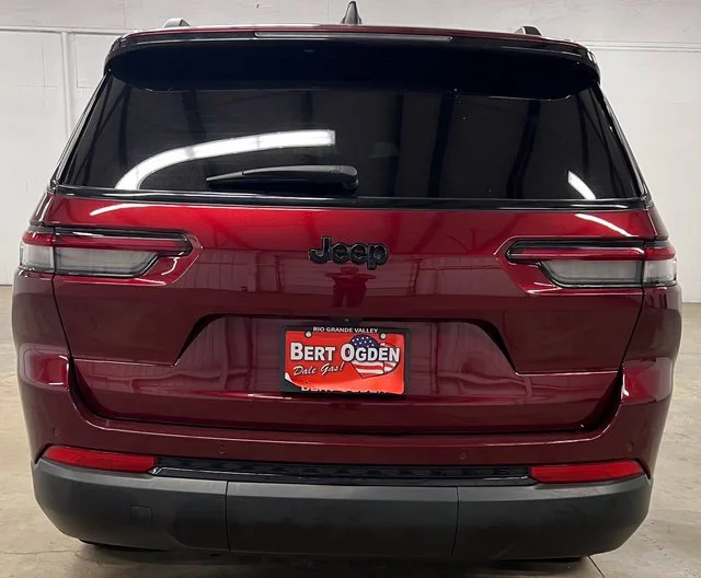 Used 2025 Red Jeep Altitude X image 5
