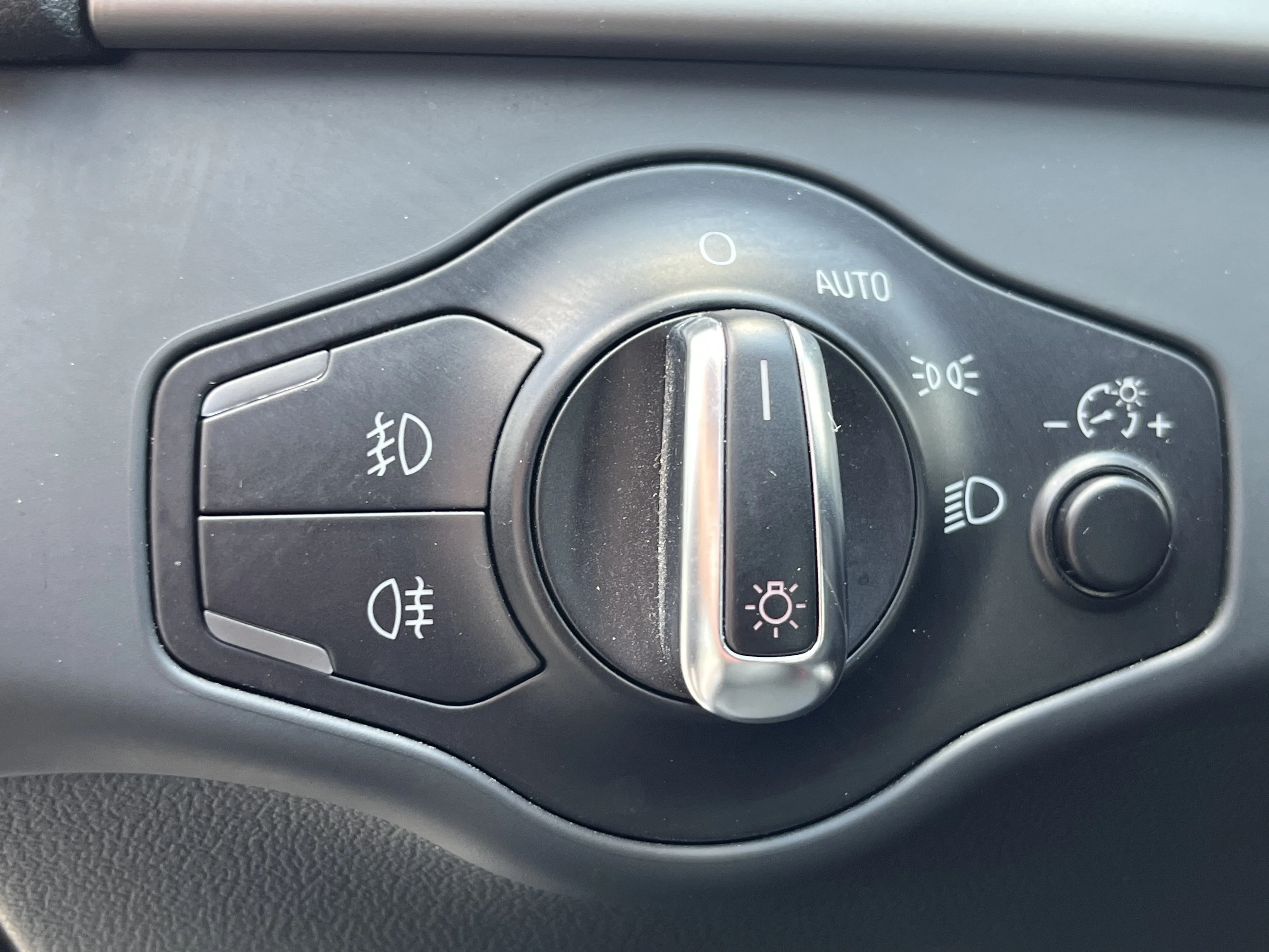 Used 2013 Moonlight Blue Pearl Audi Premium Plus image 21
