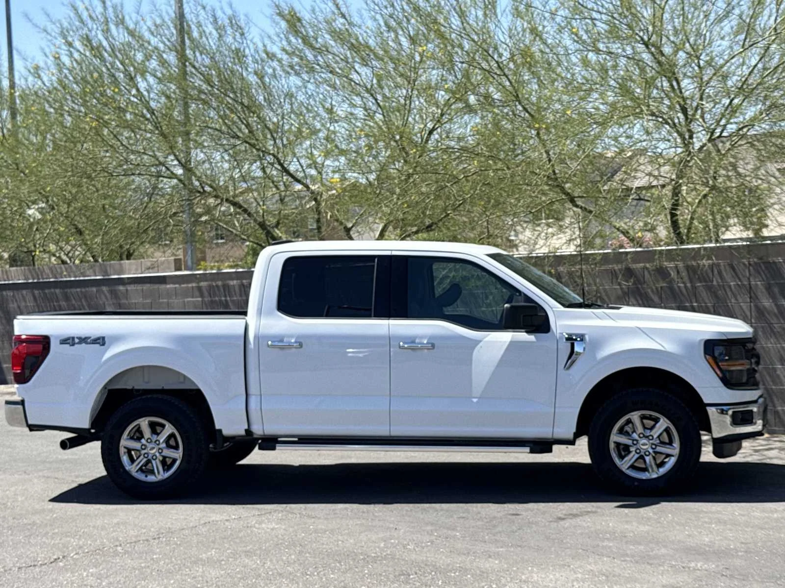 Used 2025 Oxford White Ford XLT image 9