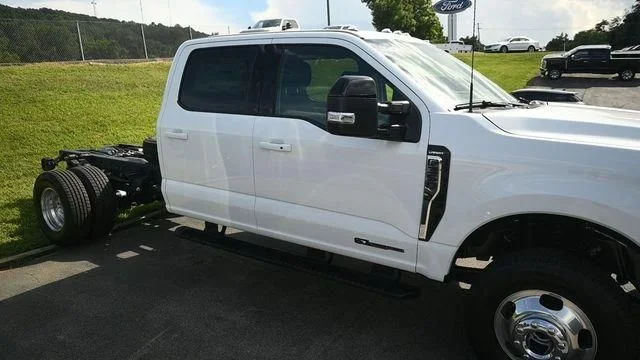 New 2026 Oxford White Ford F-350® LARIAT® image 3