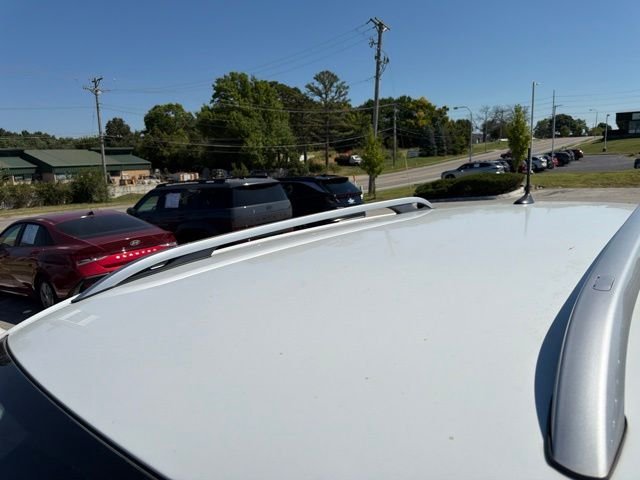Used 2017 White Jeep Latitude image 10