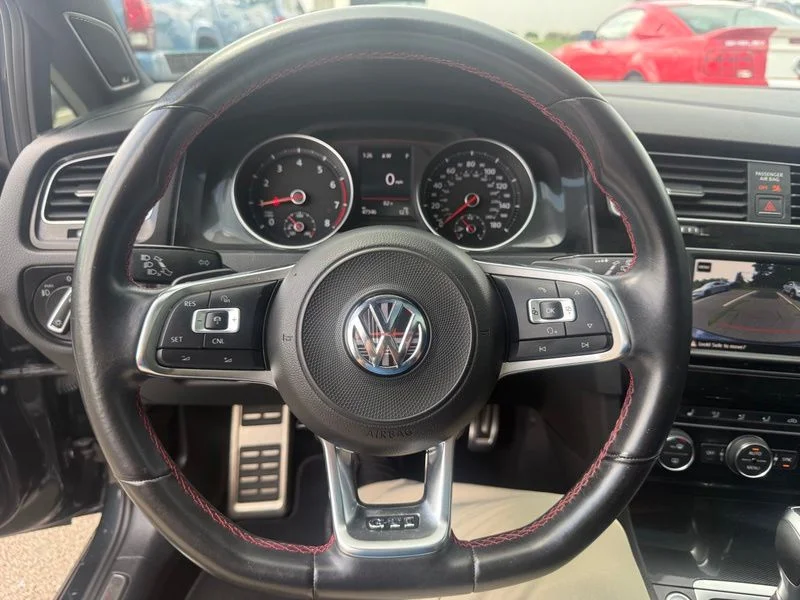 Used 2017  Volkswagen Autobahn image 15