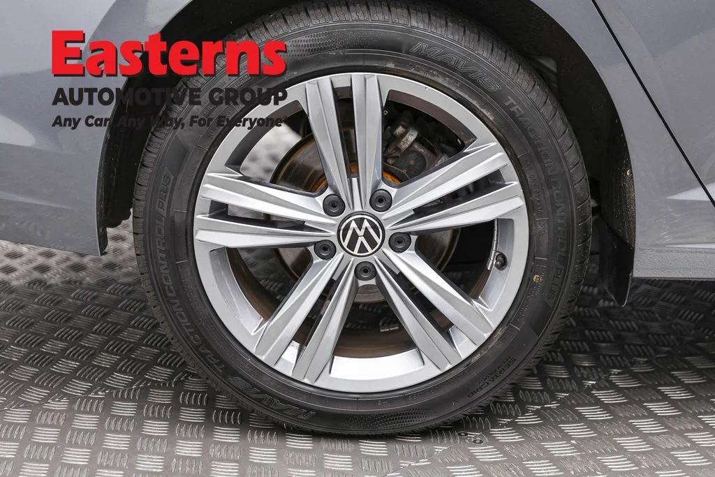 Used 2024 Silver Volkswagen 1.5T SE image 24