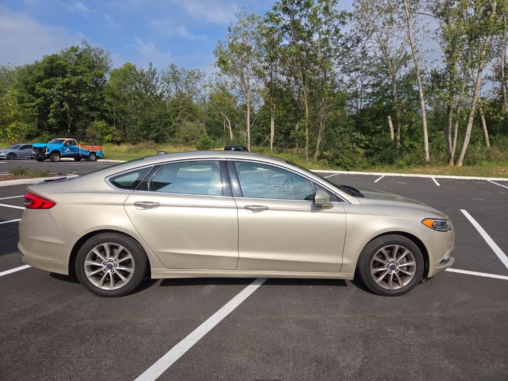 Used 2017 Gold Ford SE image 4