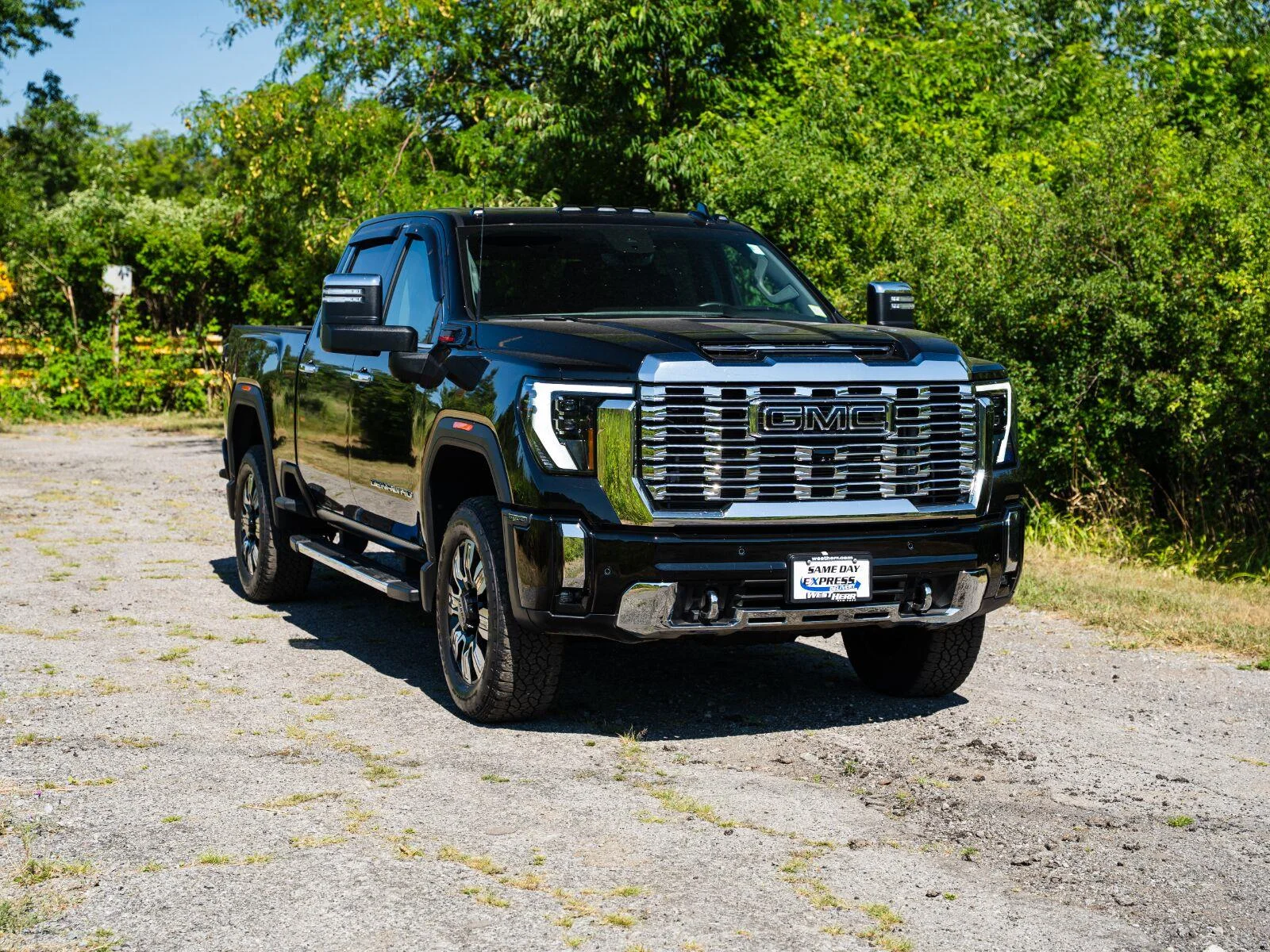 Used 2025 Onyx Black GMC Denali image 3