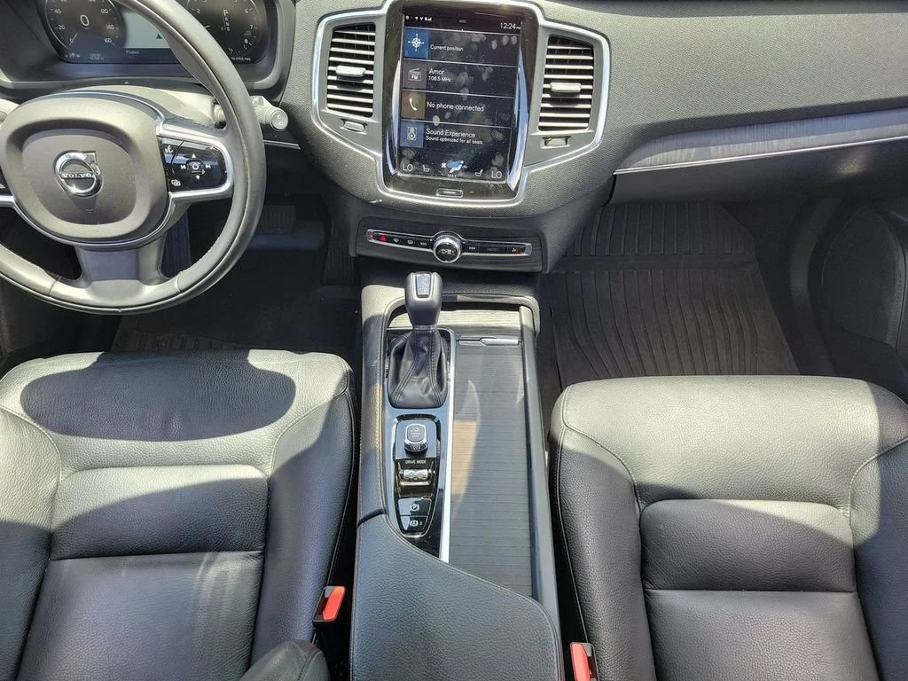 Used 2020 White Volvo T6 Momentum 7 Passenger image 18
