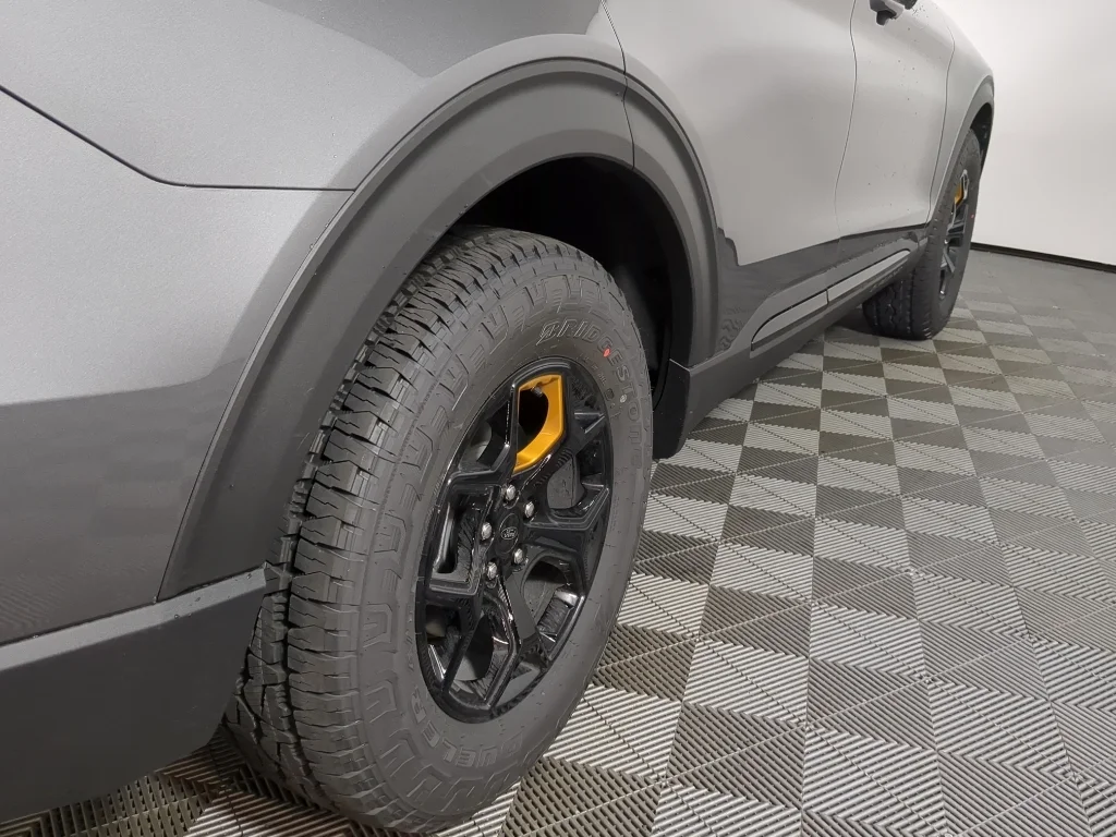 New 2026 CARBONIZED GRAY METALLIC Ford Tremor image 8