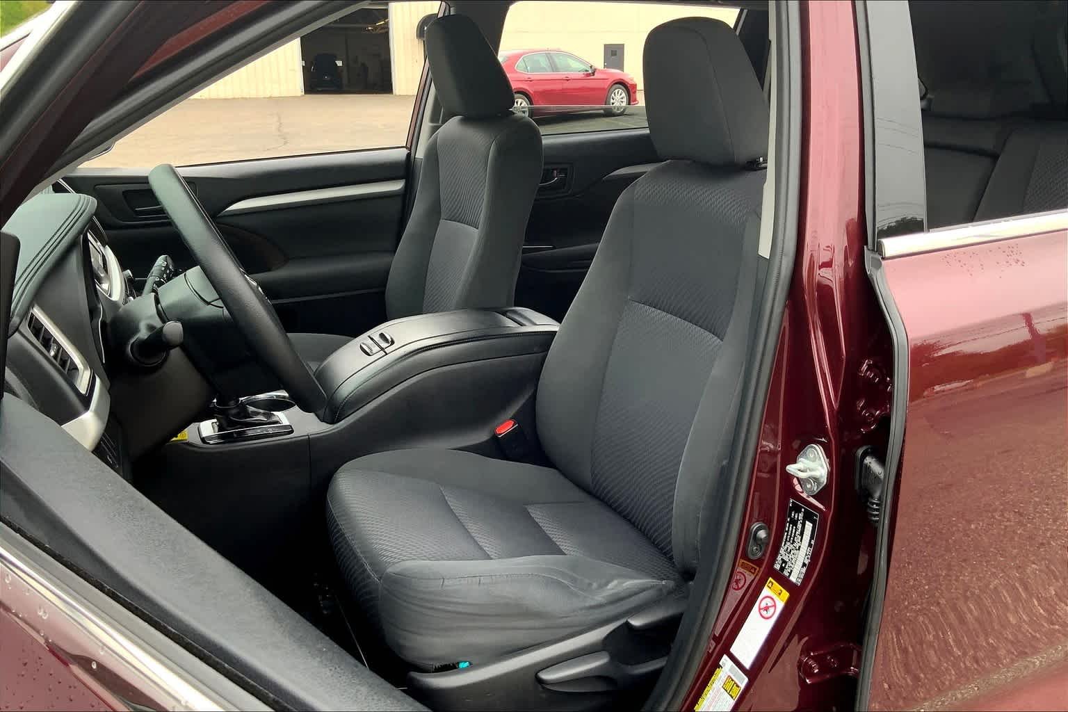 Used 2019 Ooh La La Rouge Mica Toyota LE image 7