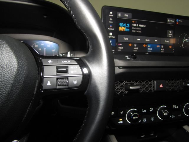 Used 2023 Platinum White Honda Touring image 6