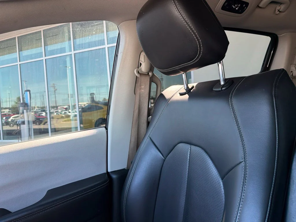 Used 2021 Black Chrysler LXI image 23