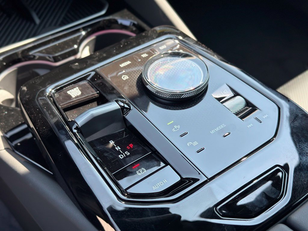 New 2027 Brooklyn Grey Metallic BMW 550e xDrive image 35