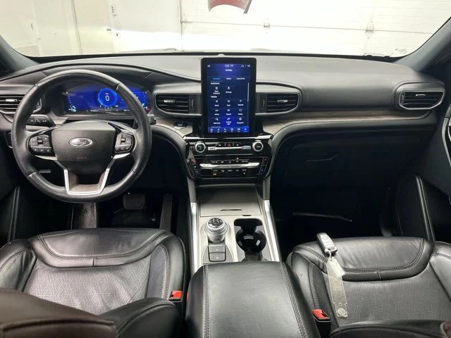 Used 2023 Black Ford Platinum image 4