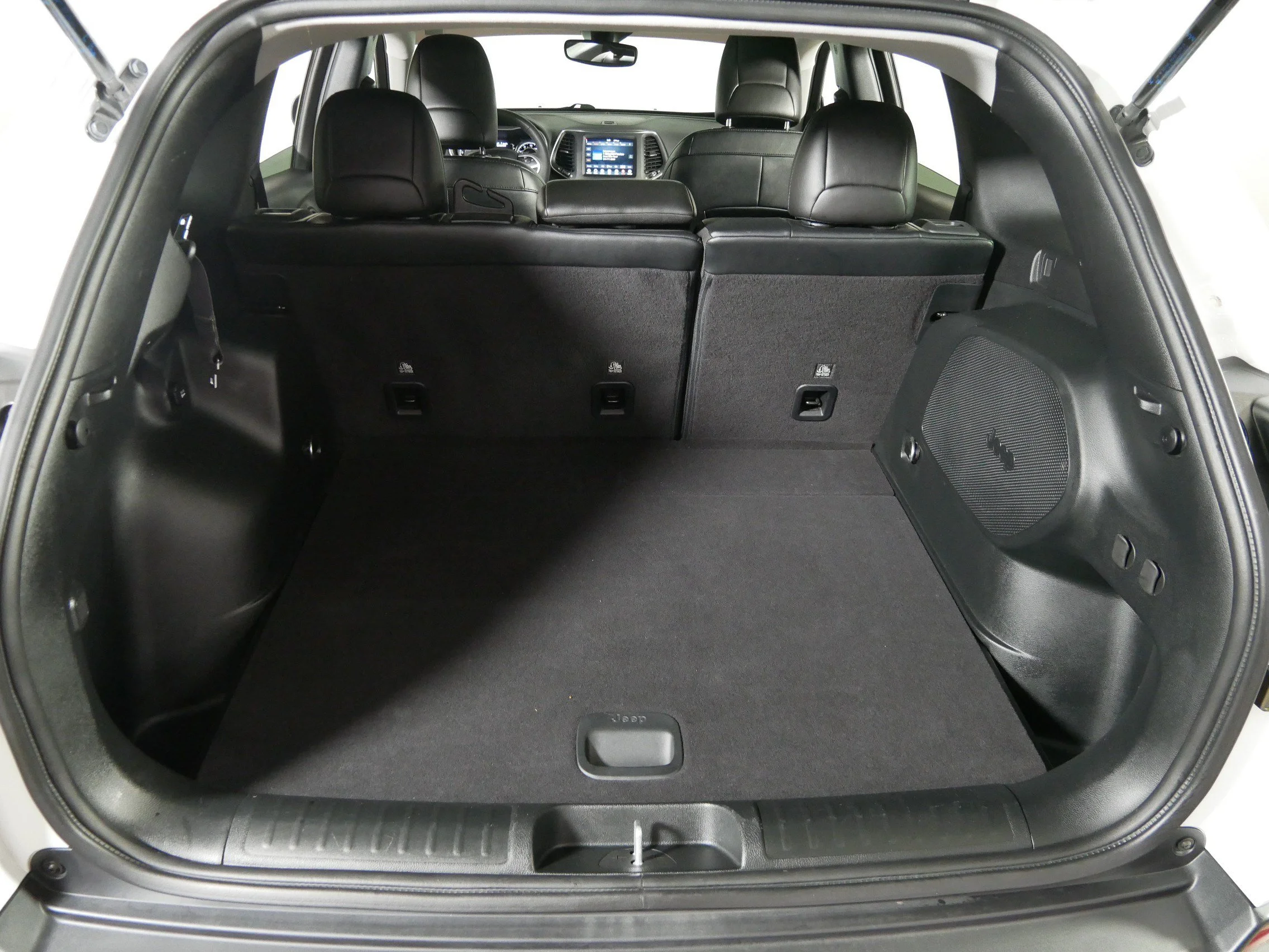 Used 2022 Bright White Clearcoat Jeep X image 18