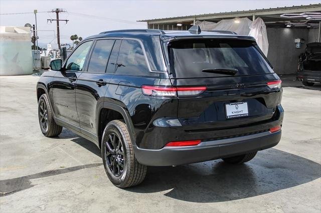 New 2026 Diamond Black Crystal Pearl-Coat Exterior Paint Jeep Laredo image 7