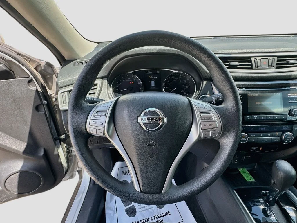 Used 2014 Silver Nissan SV image 12