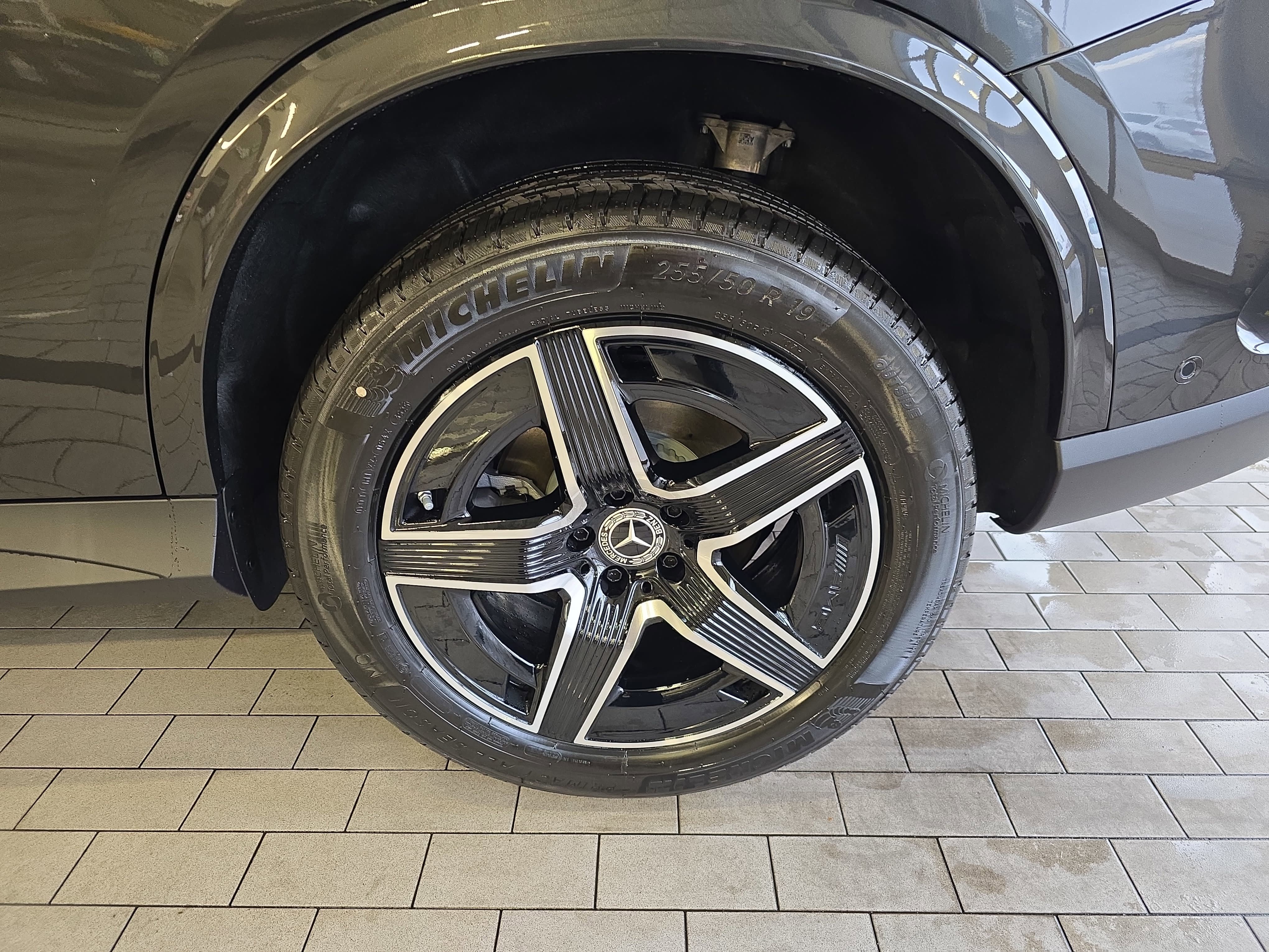New 2026 Graphite Grey Metallic Mercedes-Benz GLC300 image 34