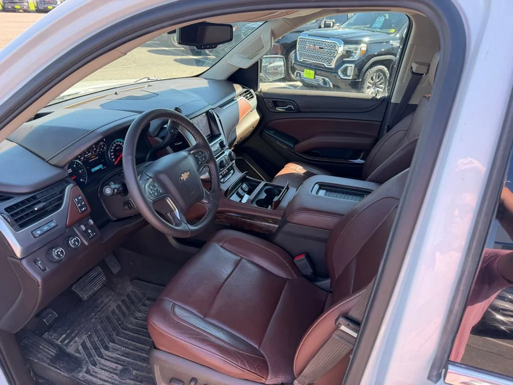 Used 2017 IRIDESCENT PEARL TRICOAT Chevrolet Premier image 2