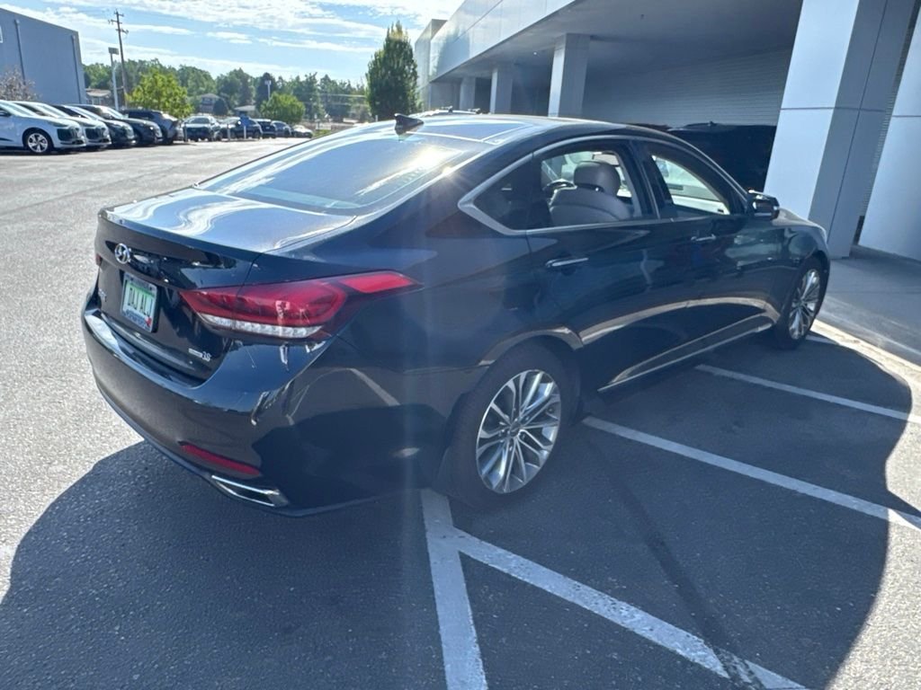 Used 2015 Black Hyundai 3.8 image 4