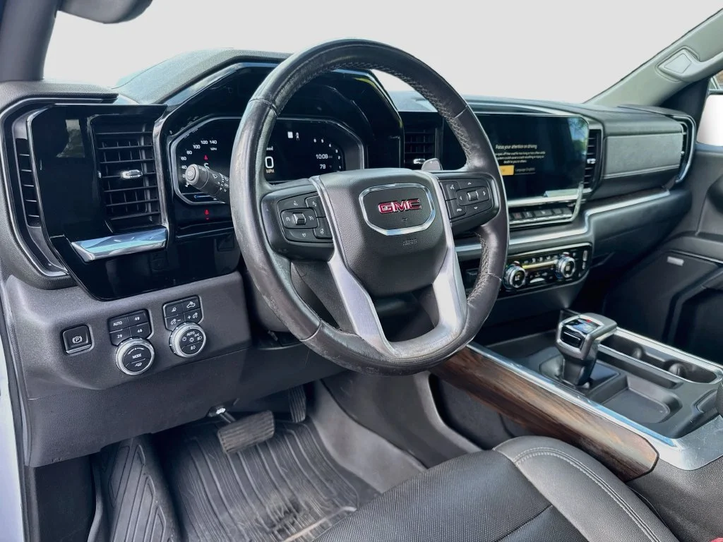 Used 2022 White GMC SLT image 10