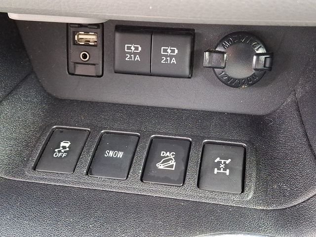 Used 2017 Silver Toyota XLE image 24