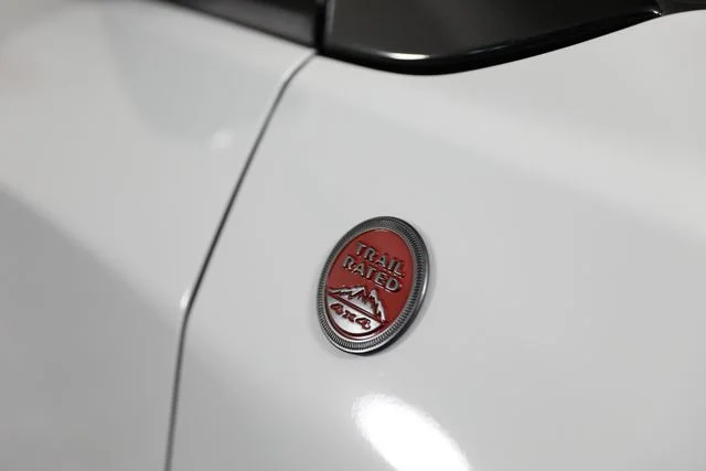 New 2026 Bright White Clear-Coat Exterior Paint Jeep Trailhawk image 32