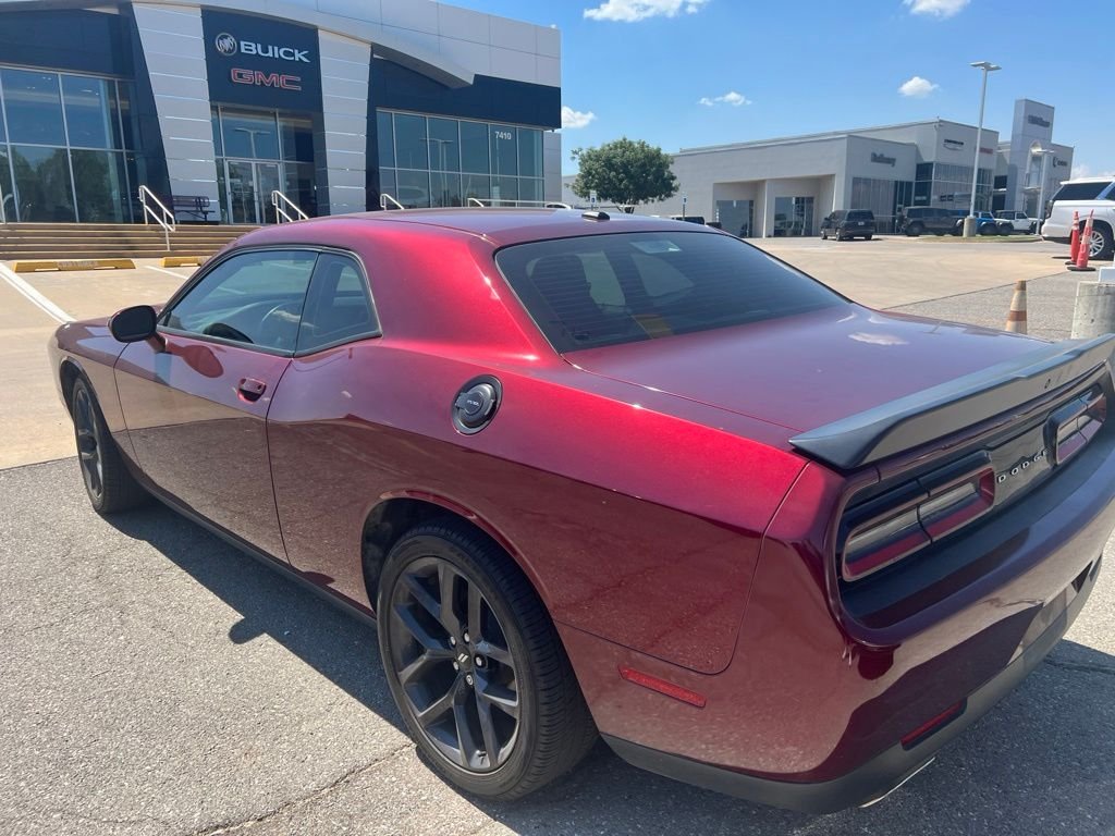 Used 2019 Red Dodge SXT image 8