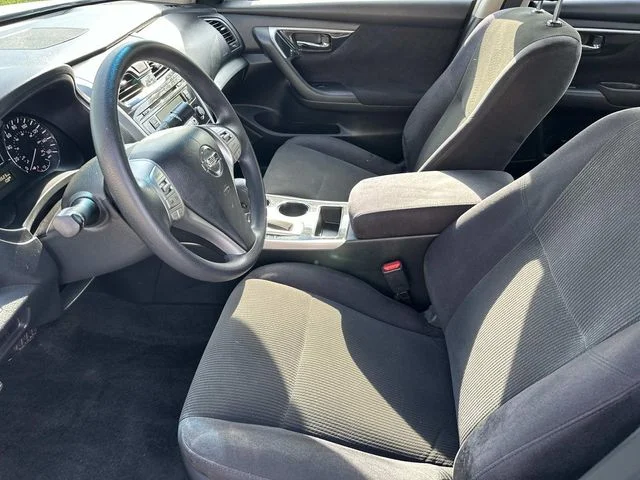 Used 2013 Silver Nissan 2.5 S image 14