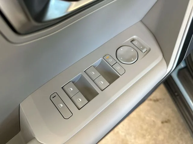 New 2027 Frost Blue / Black Roof Kia S image 17
