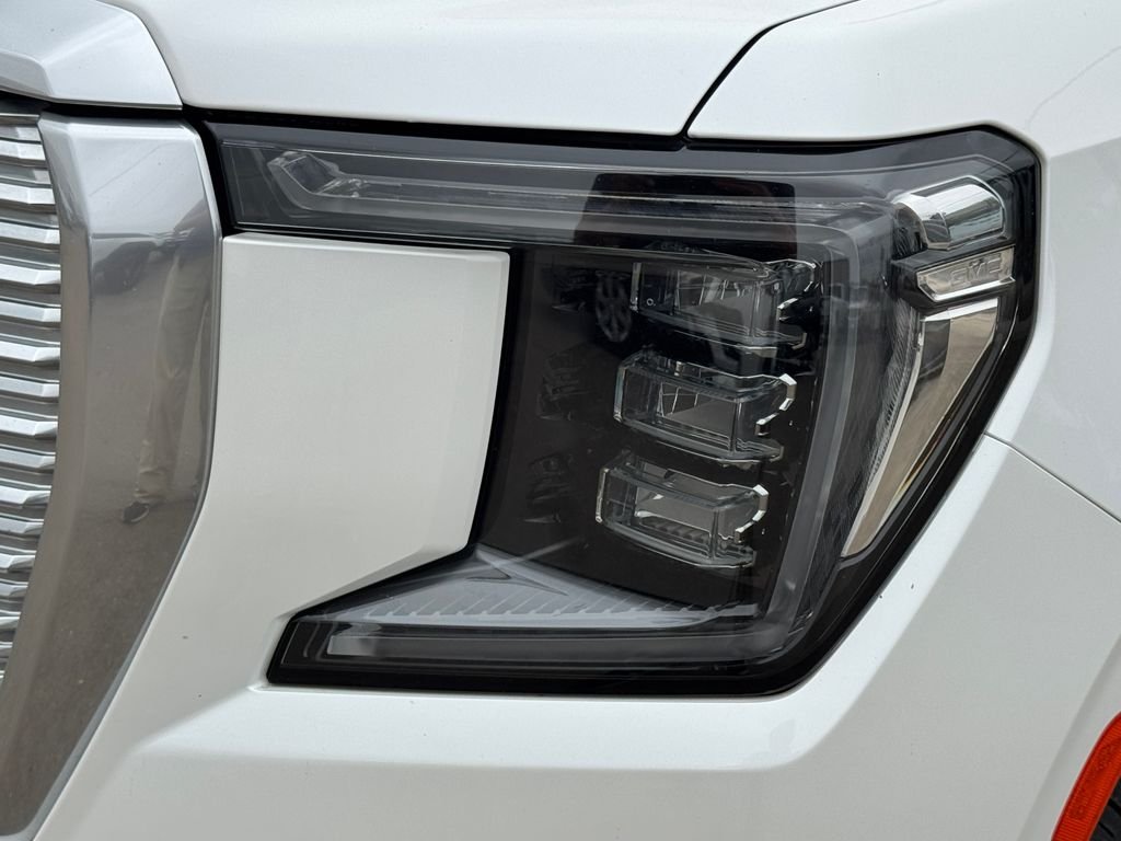 Used 2021 White GMC Denali image 10