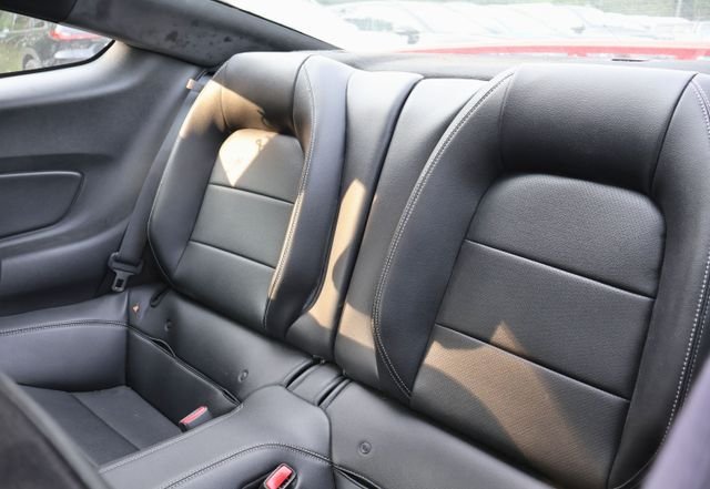 Used 2015  Ford GT Premium image 17