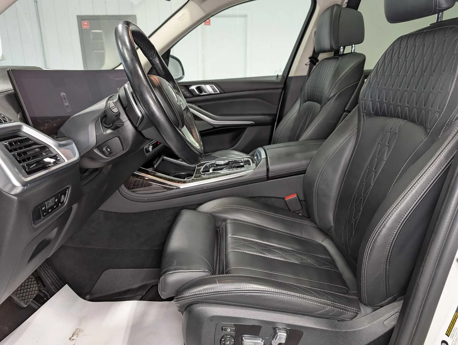 Used 2023 Alpine White BMW xDrive40i image 4