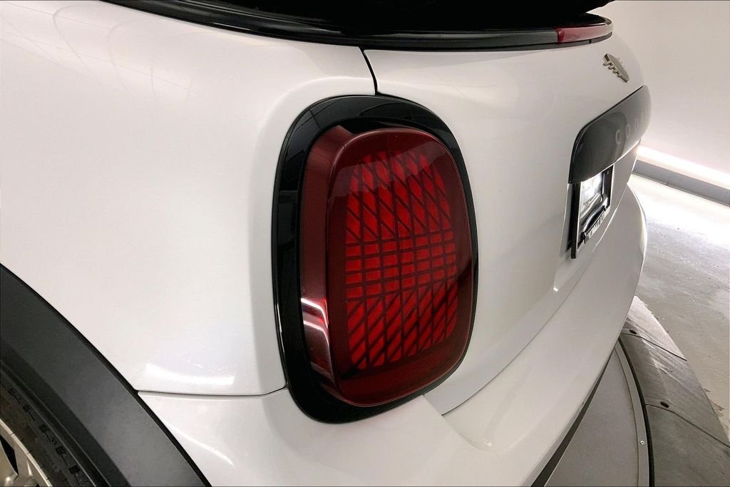 Used 2026 Nanuq White Metallic MINI Iconic image 28