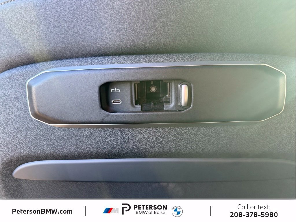 Used 2024 Gray BMW M60i image 25