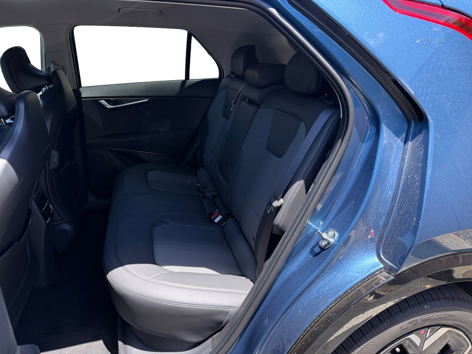 New 2026 Mineral Blue Kia Wind image 16