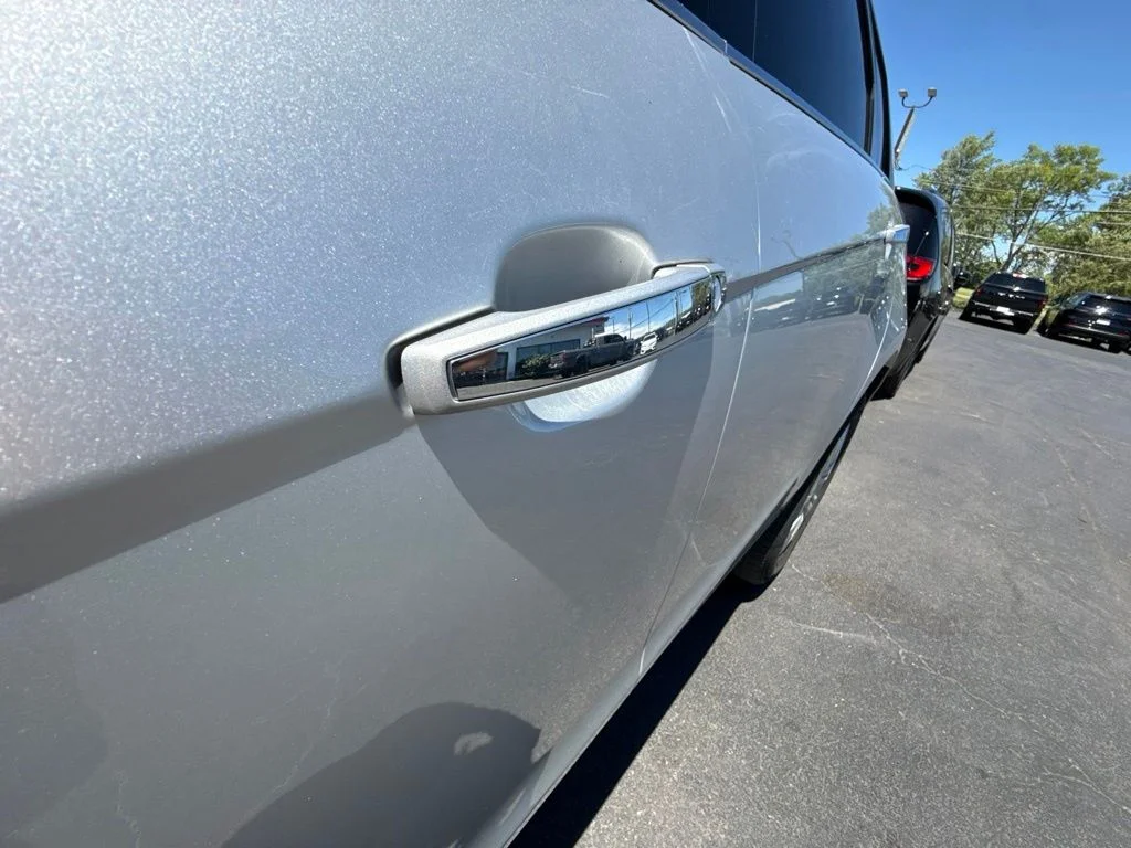 Used 2014 Silver Cadillac Base image 9