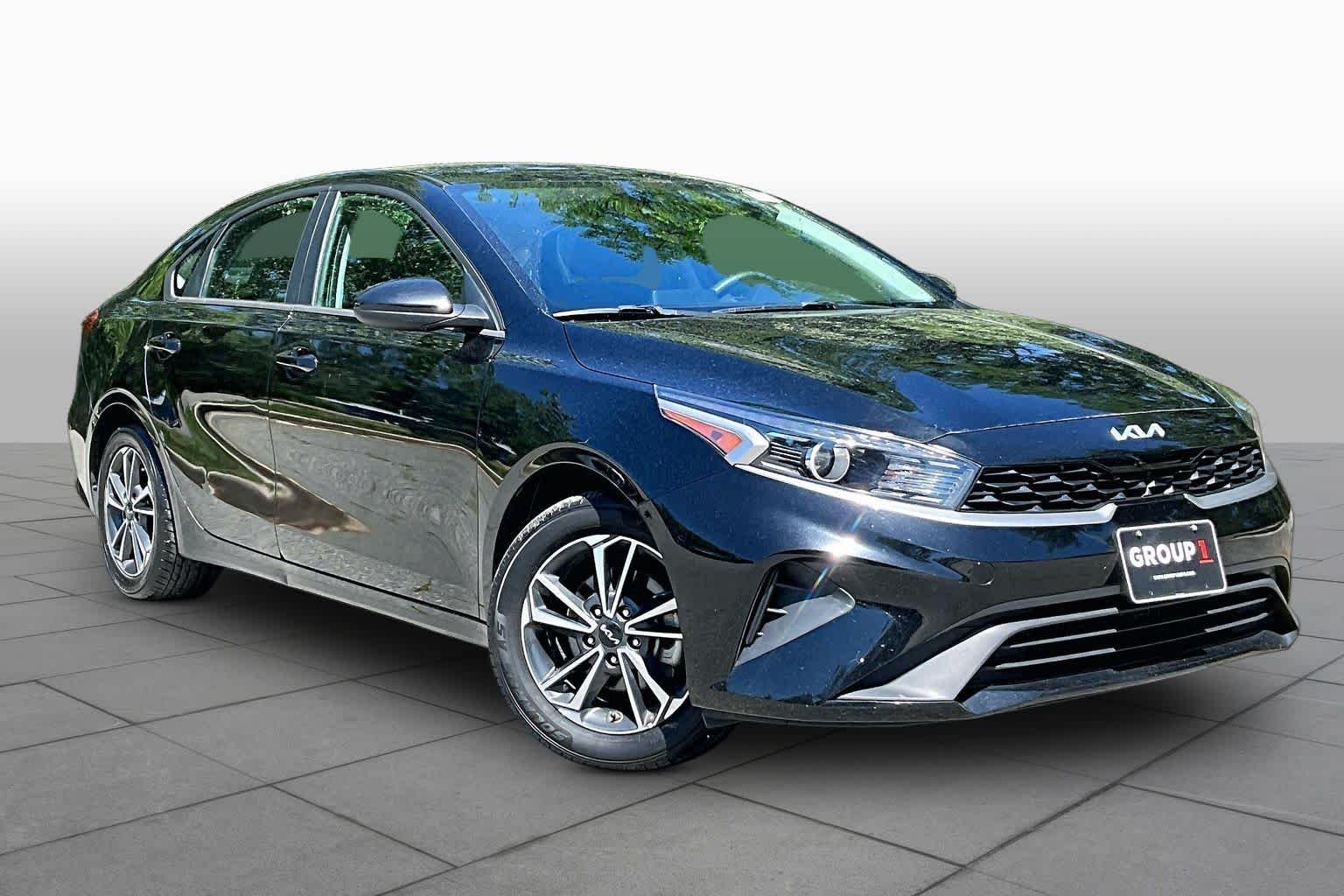 Used 2024 Aurora Black Kia LXS image 3