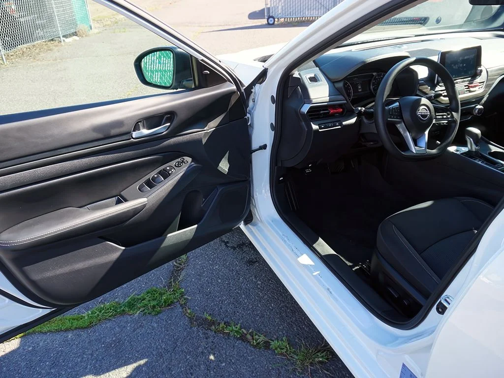 2025 Nissan Altima SV - Photo 17