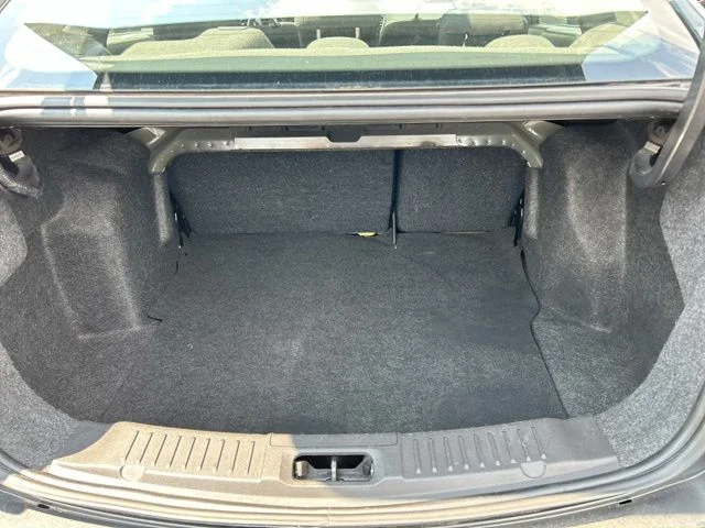 Used 2018 Gray Ford SE image 10