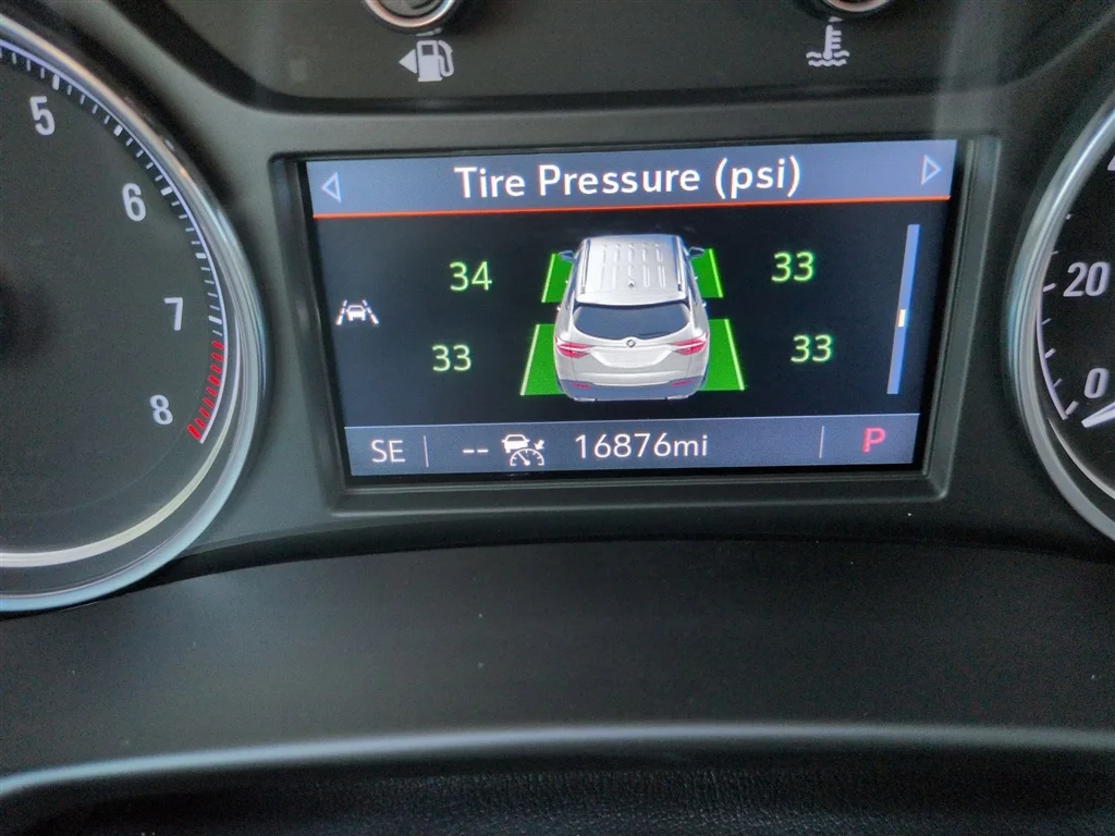 Used 2024 White Frost Tricoat Buick Essence image 12
